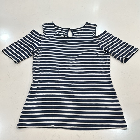 Vince Camuto Cold Shoulder Top Size Medium - Picture 1 of 6